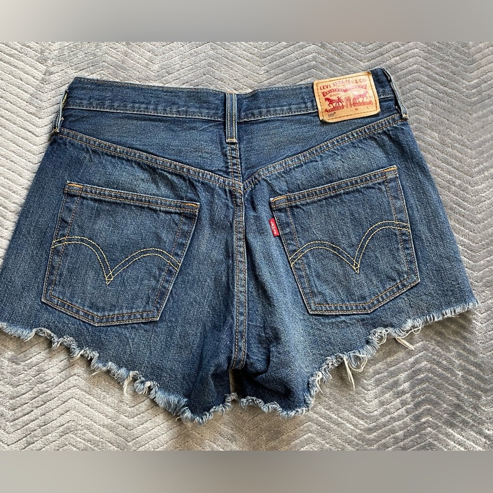 Levi’s 501 Raw‎ Hem Button Fly Denim Jean Shorts 27